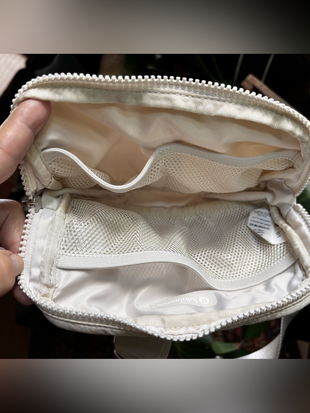 Lululemon Everywhere Belt Bag 1L Light Ivory/silver - Picture 6 of 7